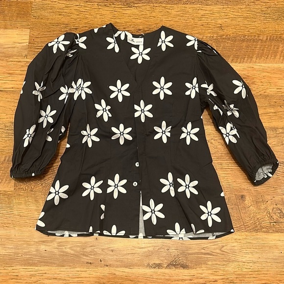 Phoebe Grace Flower V Neck Button Down Fitted Top Puff Quarter Sleeve EE - Picture 1 of 3